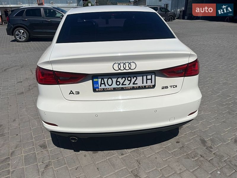 Седан Audi A3 2015 в Мукачево