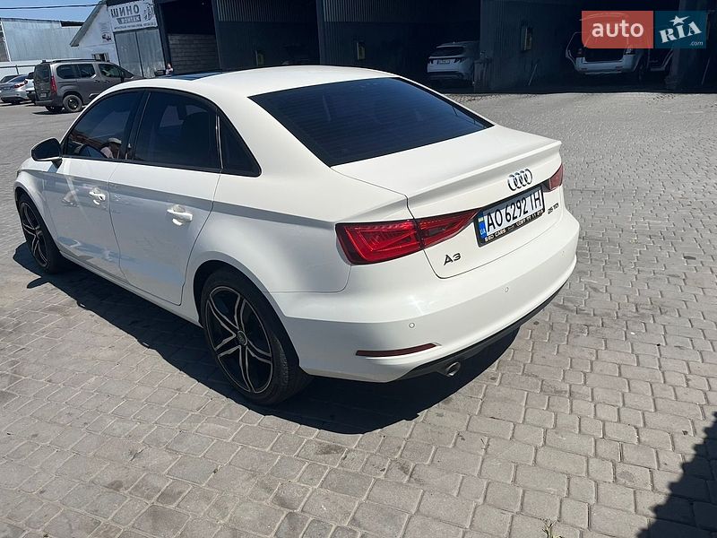 Седан Audi A3 2015 в Мукачево