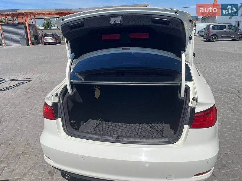 Седан Audi A3 2015 в Мукачево