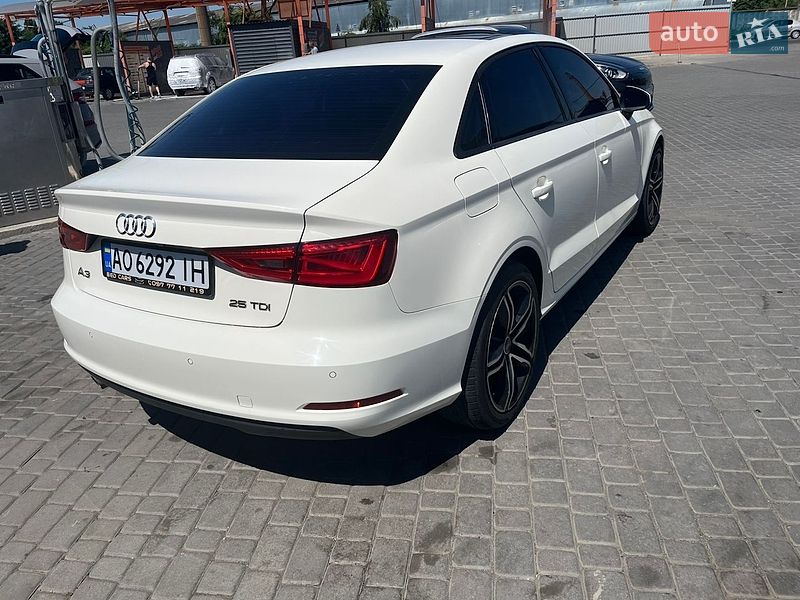 Седан Audi A3 2015 в Мукачево