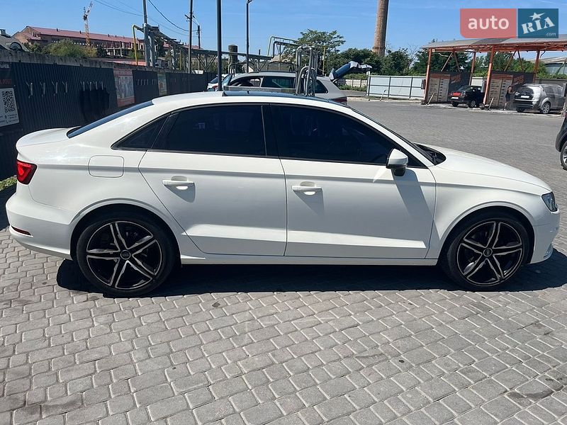 Седан Audi A3 2015 в Мукачево