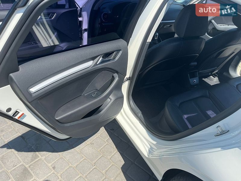 Седан Audi A3 2015 в Мукачево