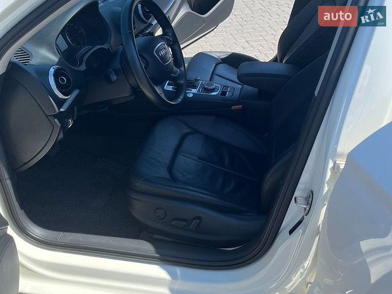 Седан Audi A3 2015 в Мукачево