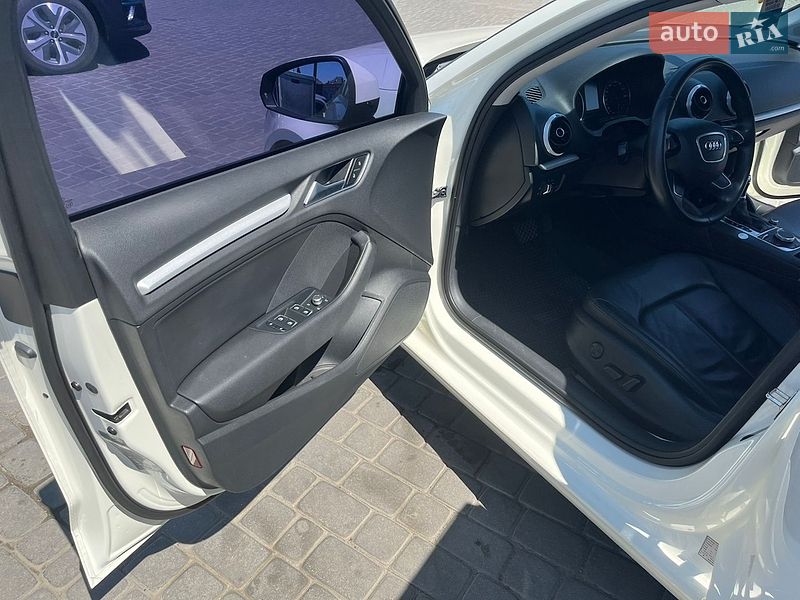 Седан Audi A3 2015 в Мукачево