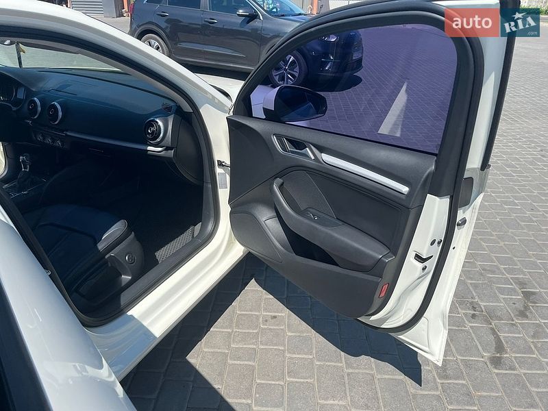Седан Audi A3 2015 в Мукачево