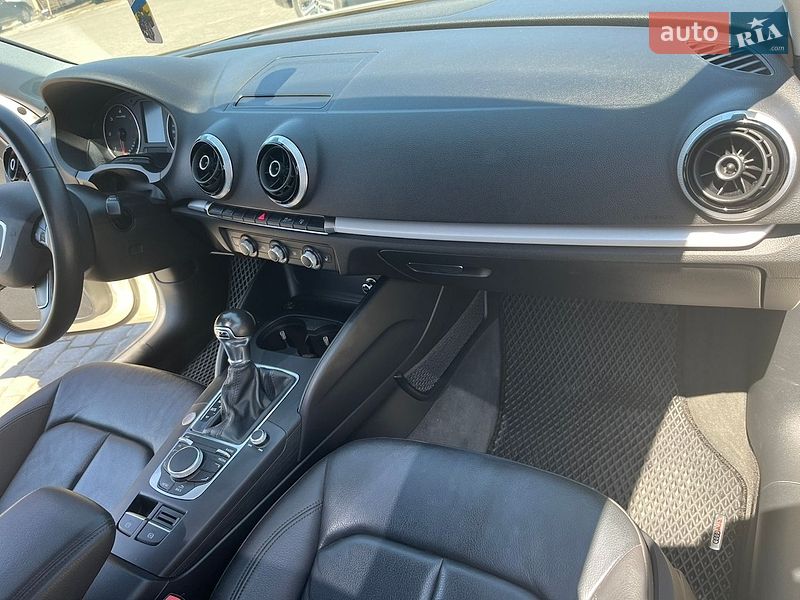 Седан Audi A3 2015 в Мукачево