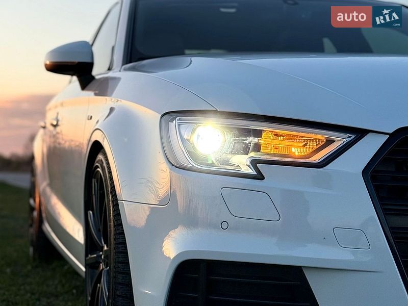 Седан Audi A3 2016 в Новояворівську