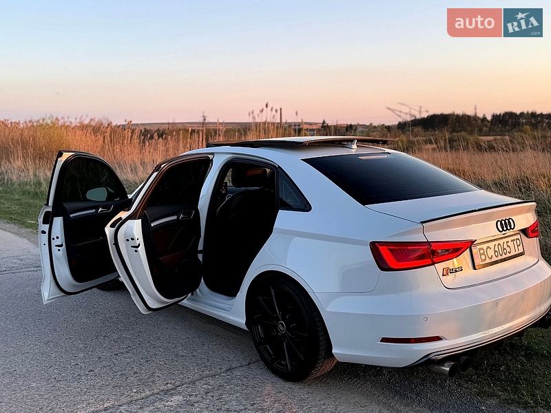 Седан Audi A3 2016 в Новояворівську