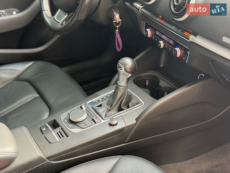 Седан Audi A3 2015 в Киеве