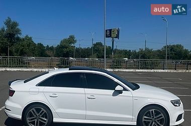 Седан Audi A3 2017 в Киеве
