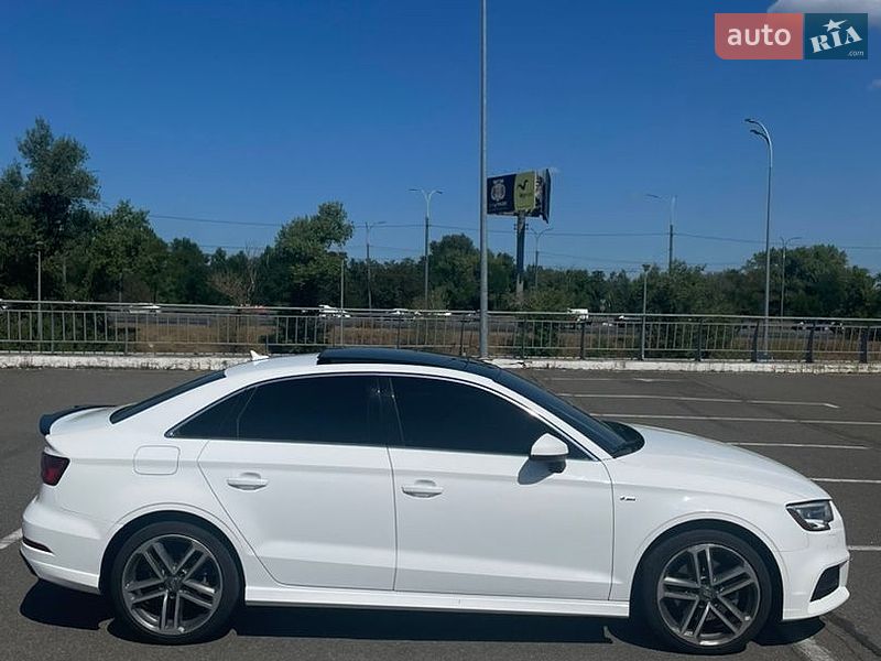 Седан Audi A3 2017 в Киеве