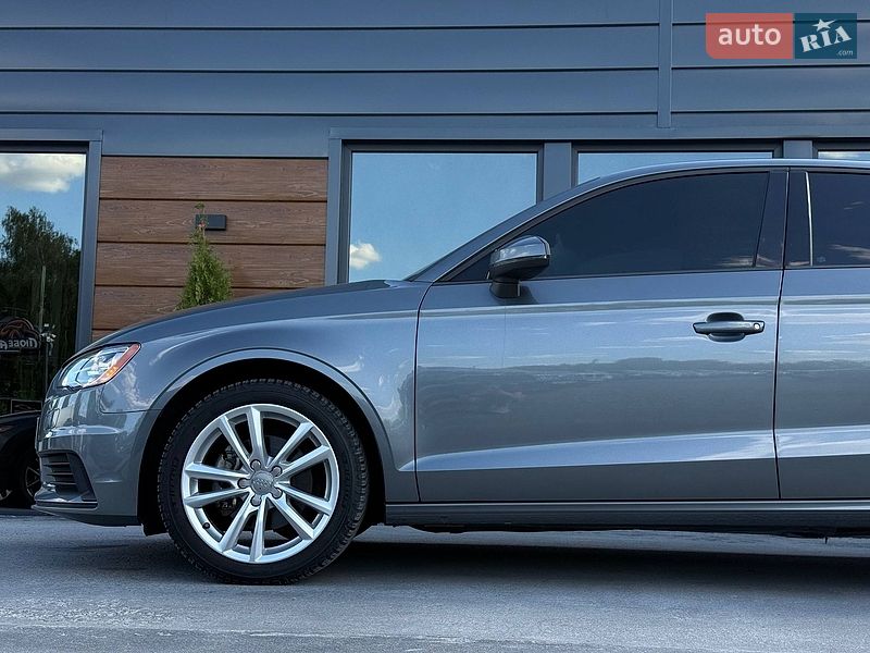 Седан Audi A3 2015 в Ровно