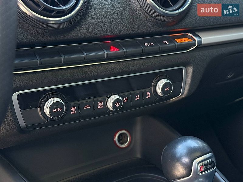 Седан Audi A3 2015 в Ровно