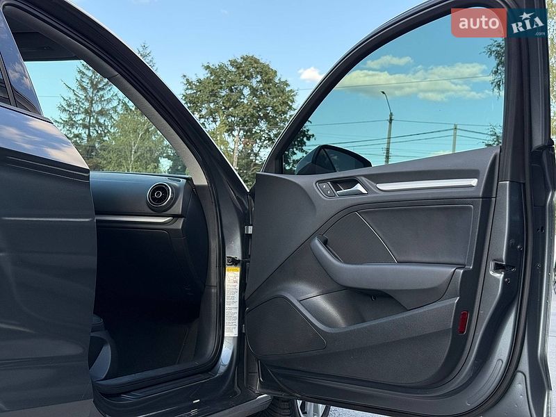 Седан Audi A3 2015 в Ровно