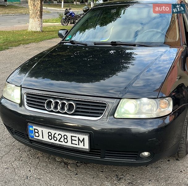 Хэтчбек Audi A3 2000 в Хороле