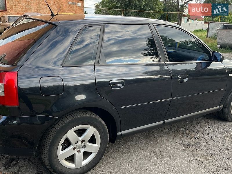 Хэтчбек Audi A3 2000 в Хороле