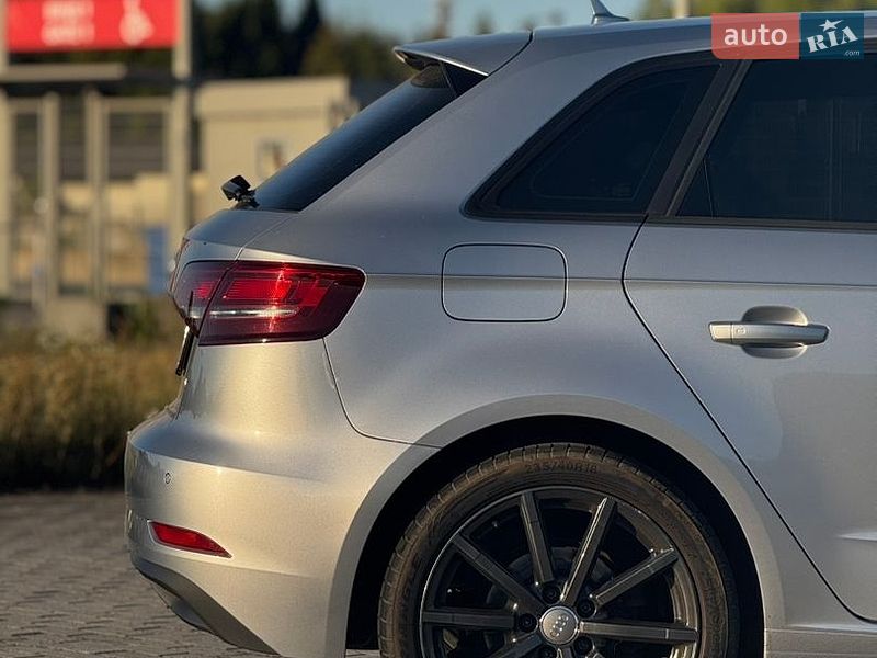Хэтчбек Audi A3 2018 в Львове