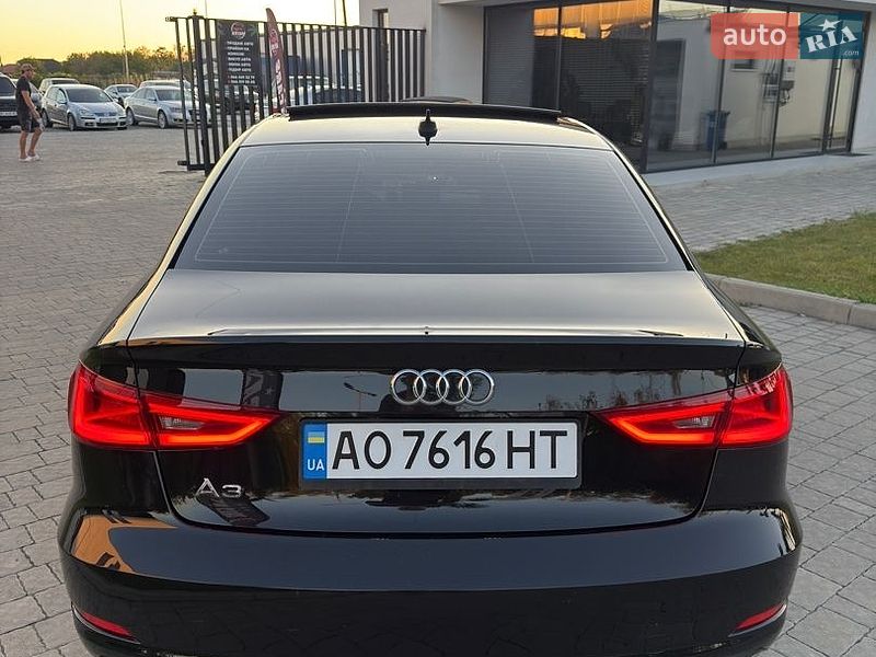 Седан Audi A3 2014 в Ужгороде