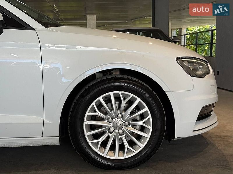 Седан Audi A3 2016 в Одессе