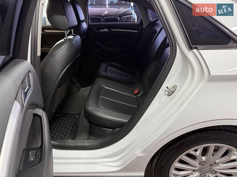 Седан Audi A3 2016 в Одессе