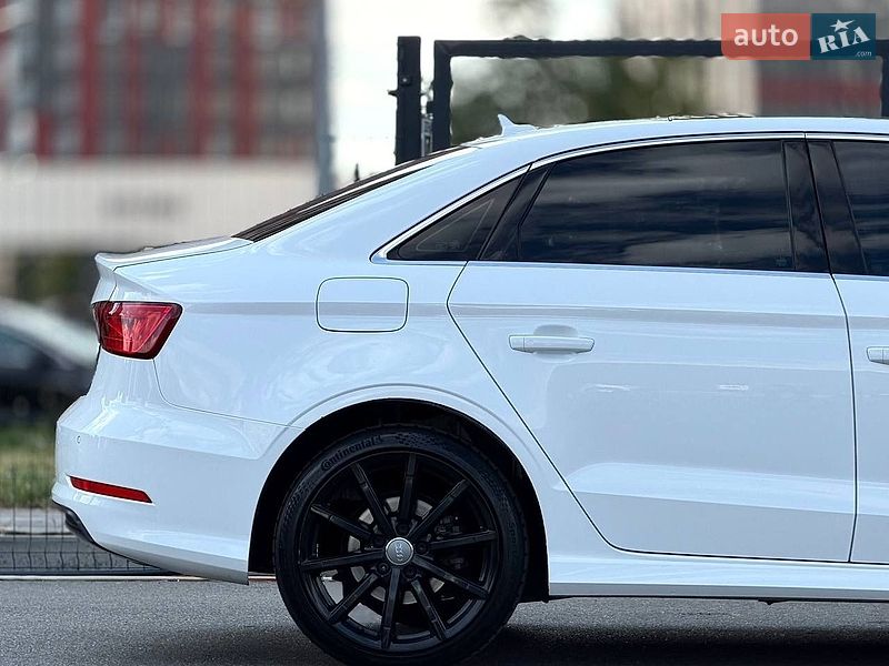 Седан Audi A3 2015 в Киеве