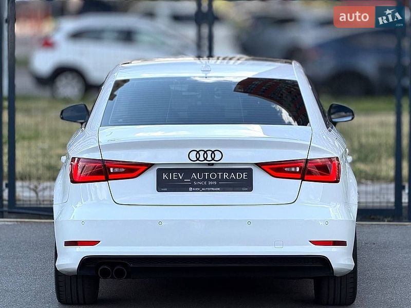 Седан Audi A3 2015 в Киеве