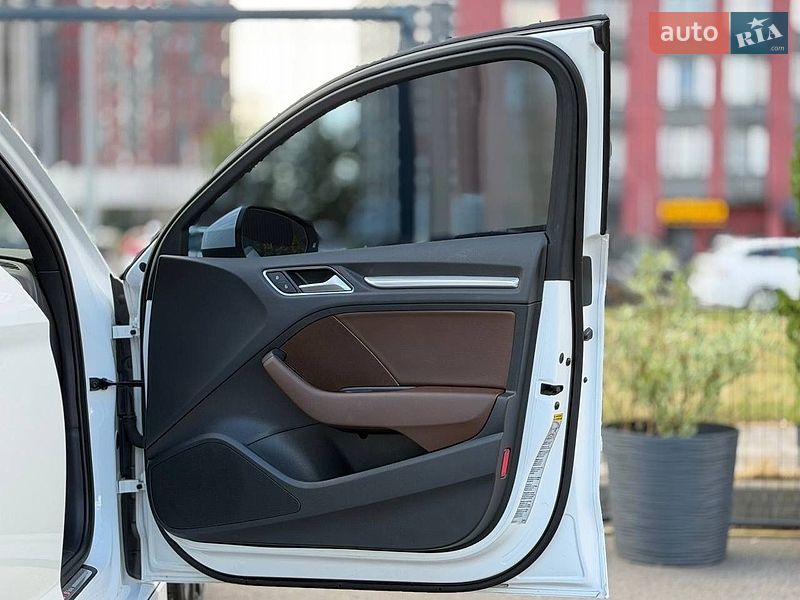 Седан Audi A3 2015 в Киеве