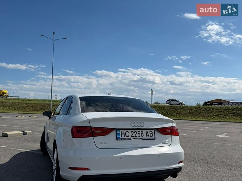 Седан Audi A3 2015 в Львове