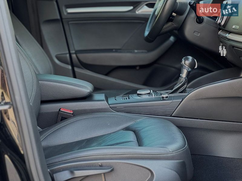 Седан Audi A3 2018 в Старокостянтинові