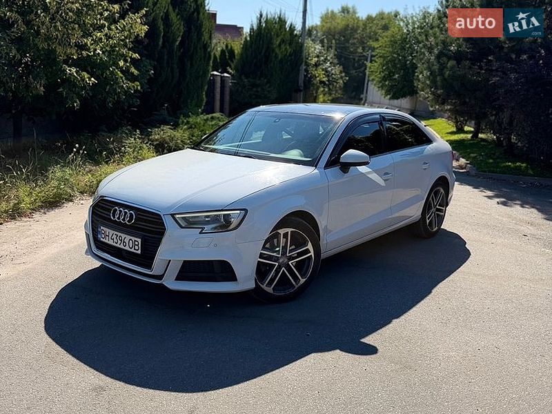Седан Audi A3 2017 в Днепре