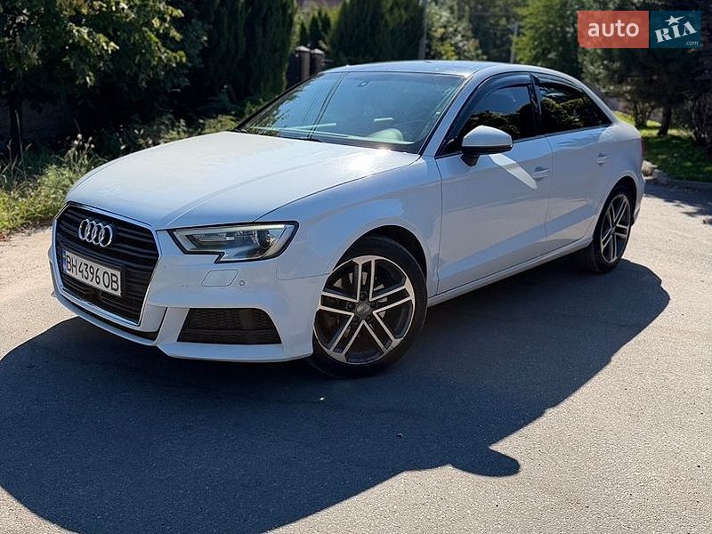 Седан Audi A3 2017 в Днепре