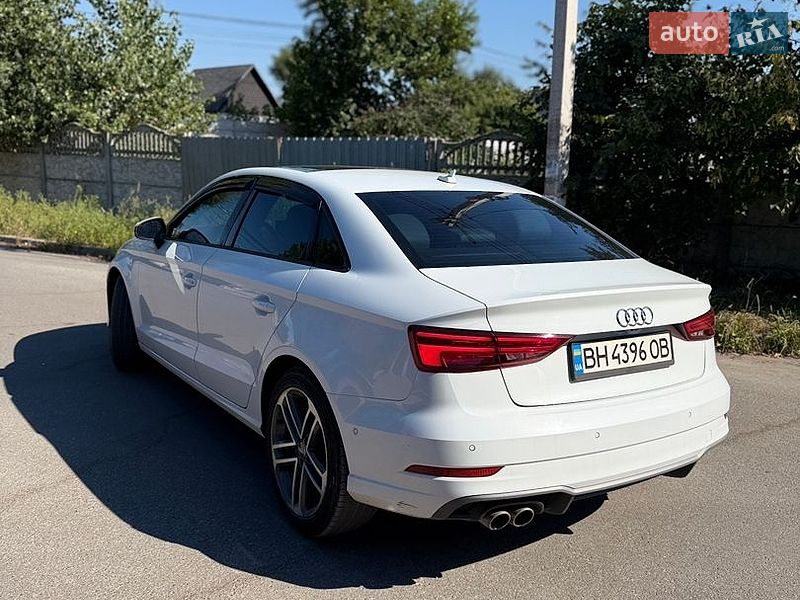 Седан Audi A3 2017 в Днепре
