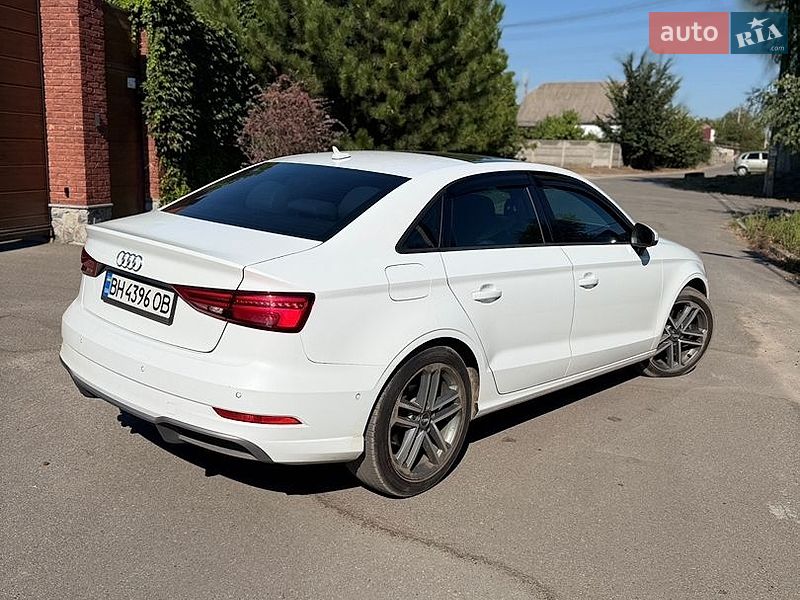Седан Audi A3 2017 в Днепре