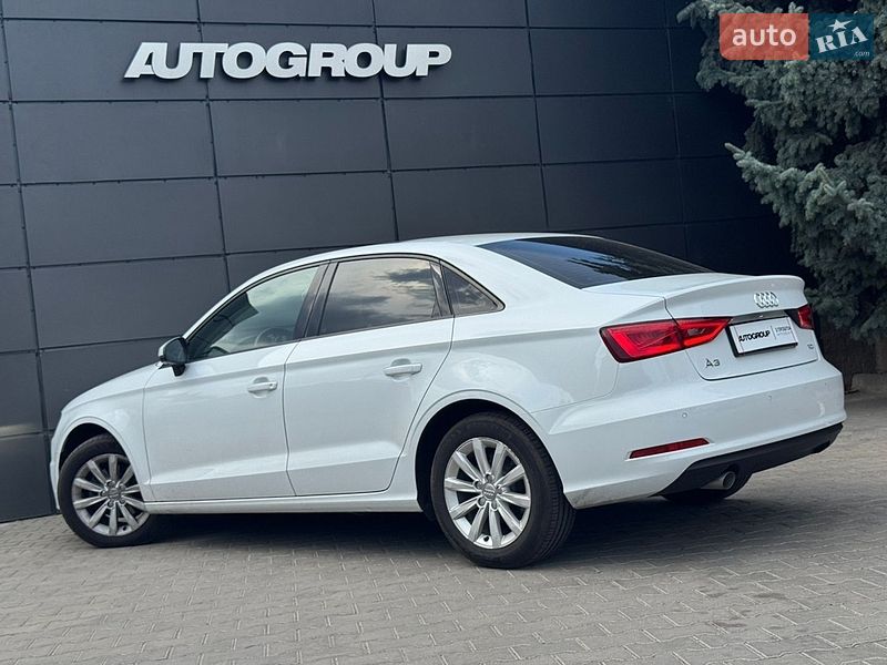 Седан Audi A3 2015 в Одессе
