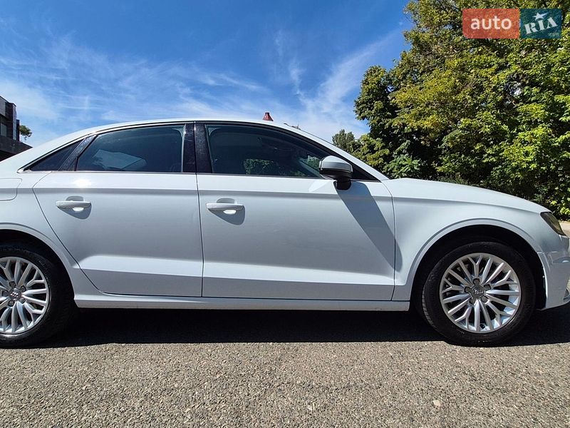 Седан Audi A3 2016 в Одессе