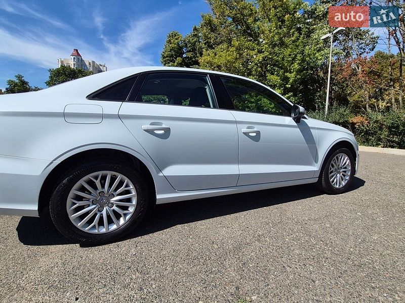 Седан Audi A3 2016 в Одессе