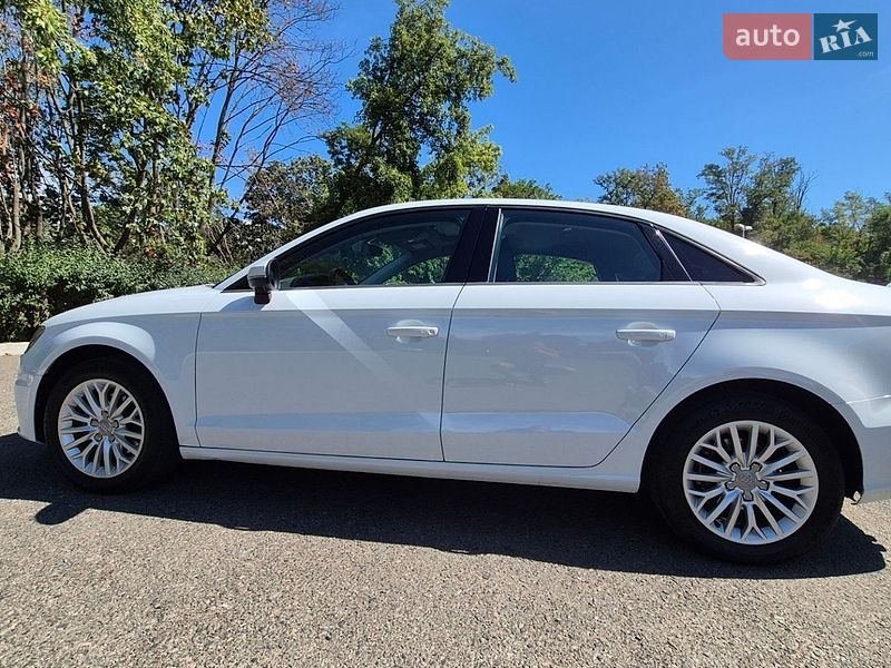 Седан Audi A3 2016 в Одессе