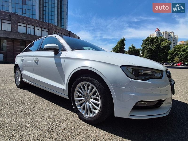 Седан Audi A3 2016 в Одессе
