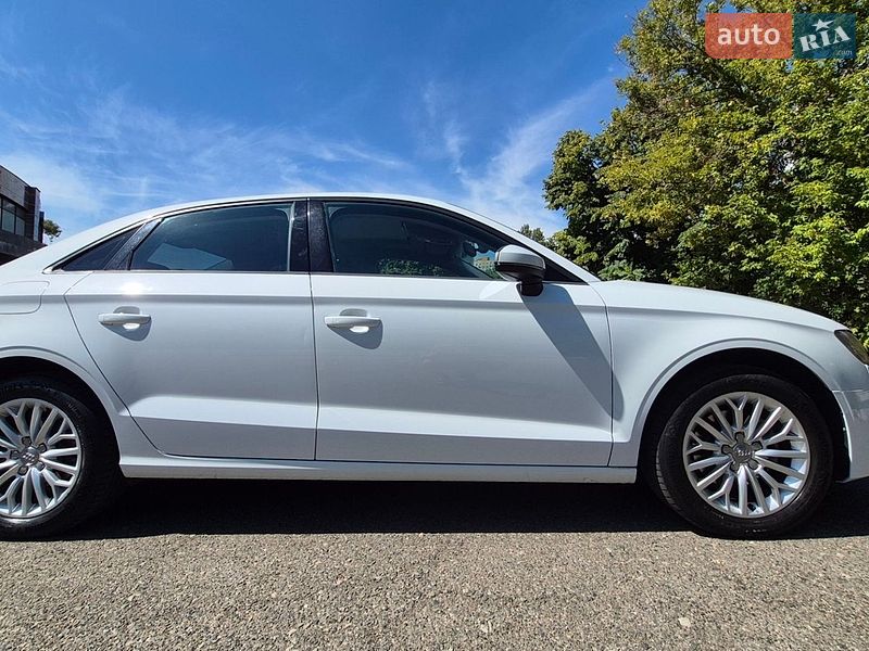 Седан Audi A3 2016 в Одессе