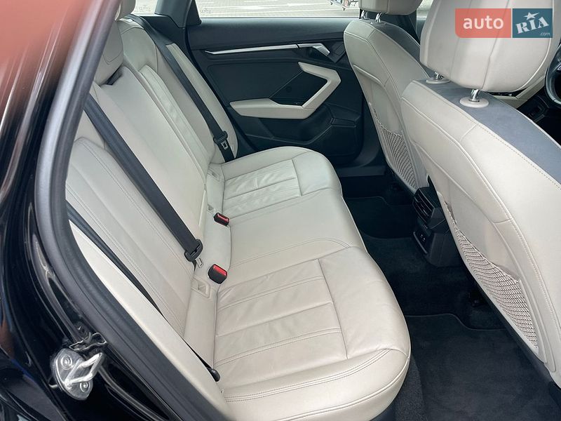 Седан Audi A3 2021 в Нововолинську