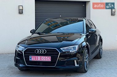 Седан Audi A3 2018 в Староконстантинове
