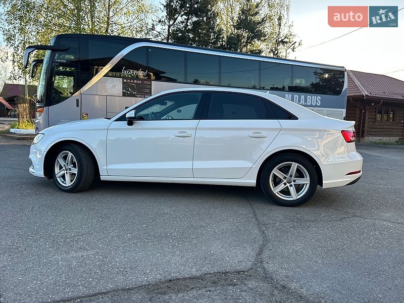 Седан Audi A3 2017 в Хусте