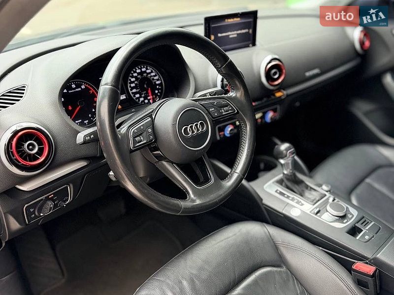 Седан Audi A3 2016 в Киеве