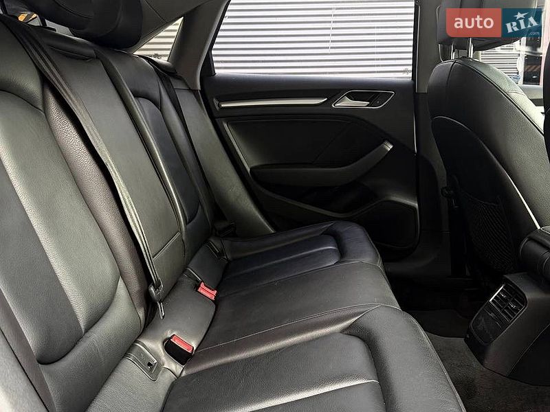 Седан Audi A3 2016 в Киеве