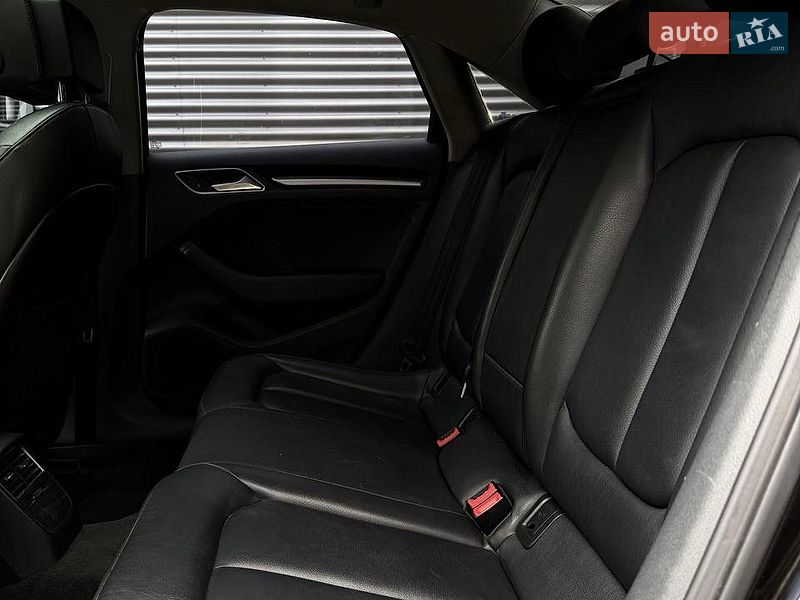 Седан Audi A3 2016 в Киеве