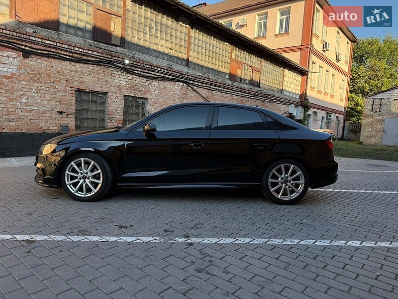Седан Audi A3 2015 в Черкасах