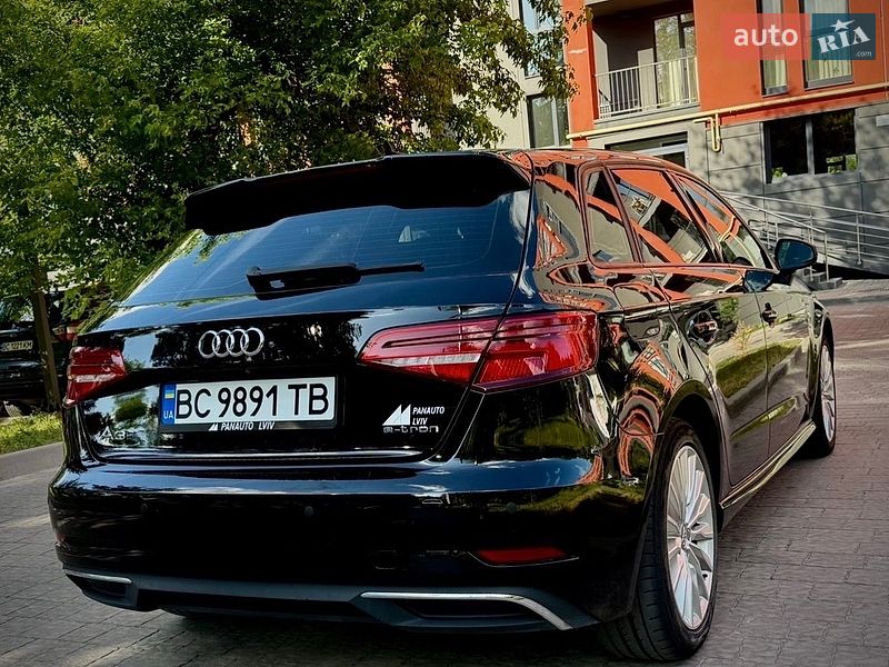 Хетчбек Audi A3 2016 в Львові