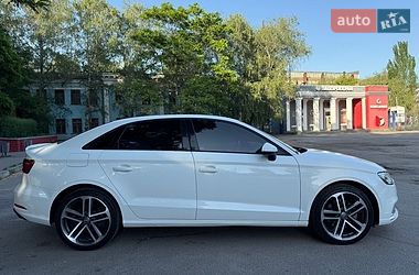 Седан Audi A3 2018 в Запоріжжі