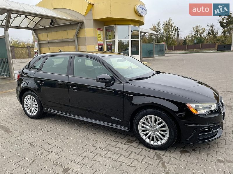 Хэтчбек Audi A3 2016 в Дубно