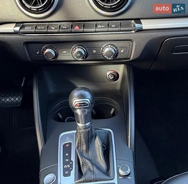 Хэтчбек Audi A3 2015 в Киеве